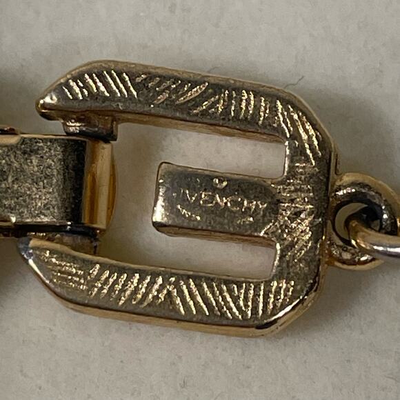 Givenchy Vintage Herringbone Gold Tone Clasp 7" Bracelet GG Double Logo Signed - Picture 3 of 6